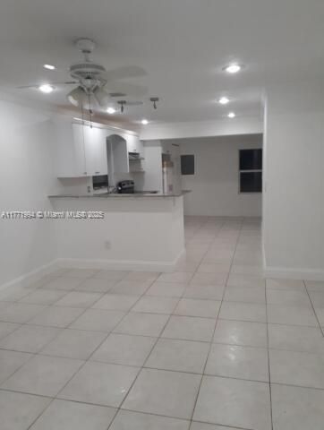 Recently Rented: $2,800 (3 beds, 1 baths, 787 Square Feet)