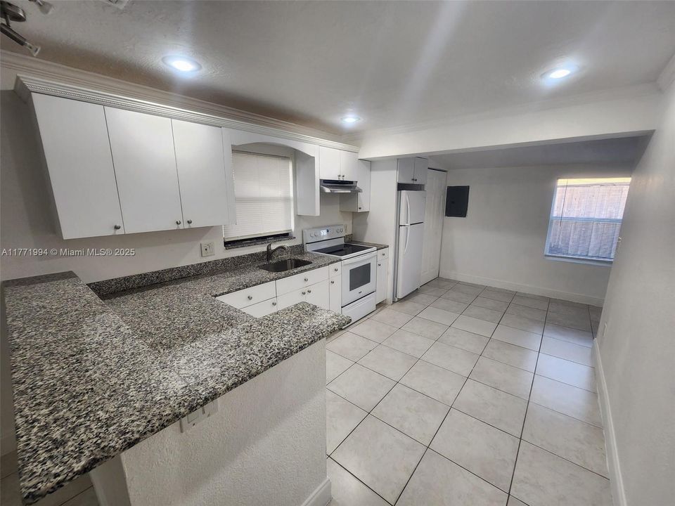 Recently Rented: $2,800 (3 beds, 1 baths, 787 Square Feet)