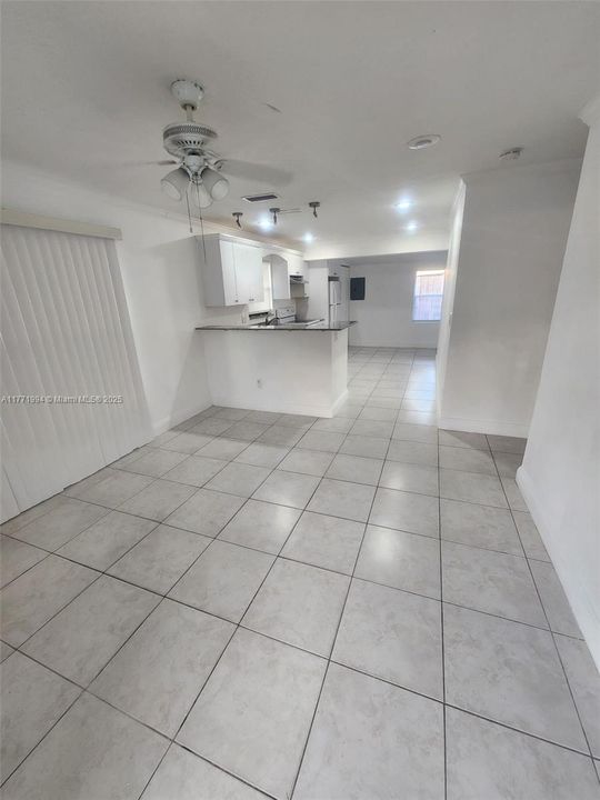 Recently Rented: $2,800 (3 beds, 1 baths, 787 Square Feet)