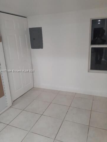 Recently Rented: $2,800 (3 beds, 1 baths, 787 Square Feet)