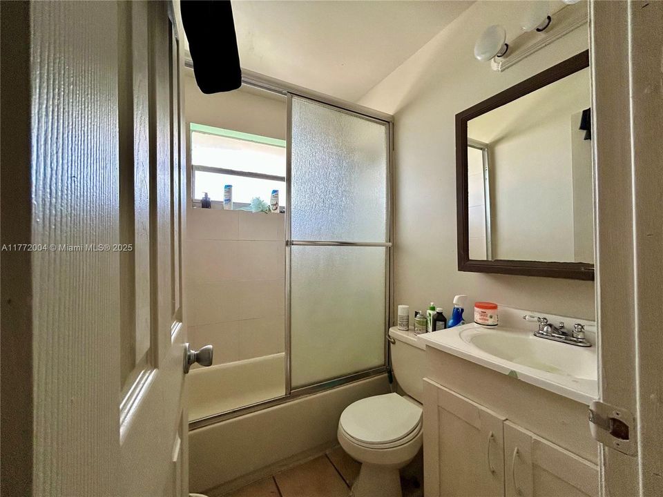 Recently Sold: $850,000 (0 beds, 0 baths, 3920 Square Feet)