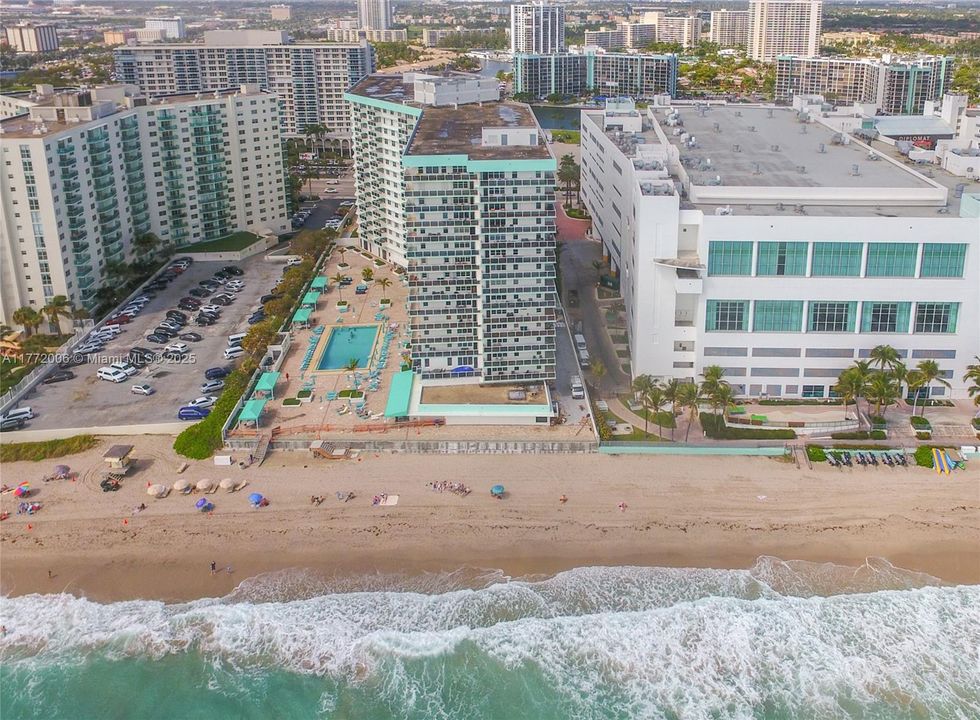 For Sale: $595,900 (2 beds, 2 baths, 1210 Square Feet)