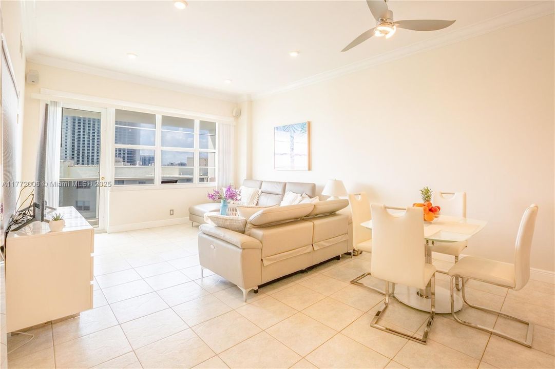 For Sale: $595,900 (2 beds, 2 baths, 1210 Square Feet)