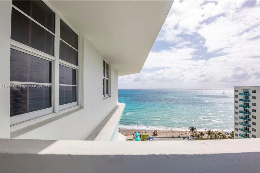 For Sale: $595,900 (2 beds, 2 baths, 1210 Square Feet)