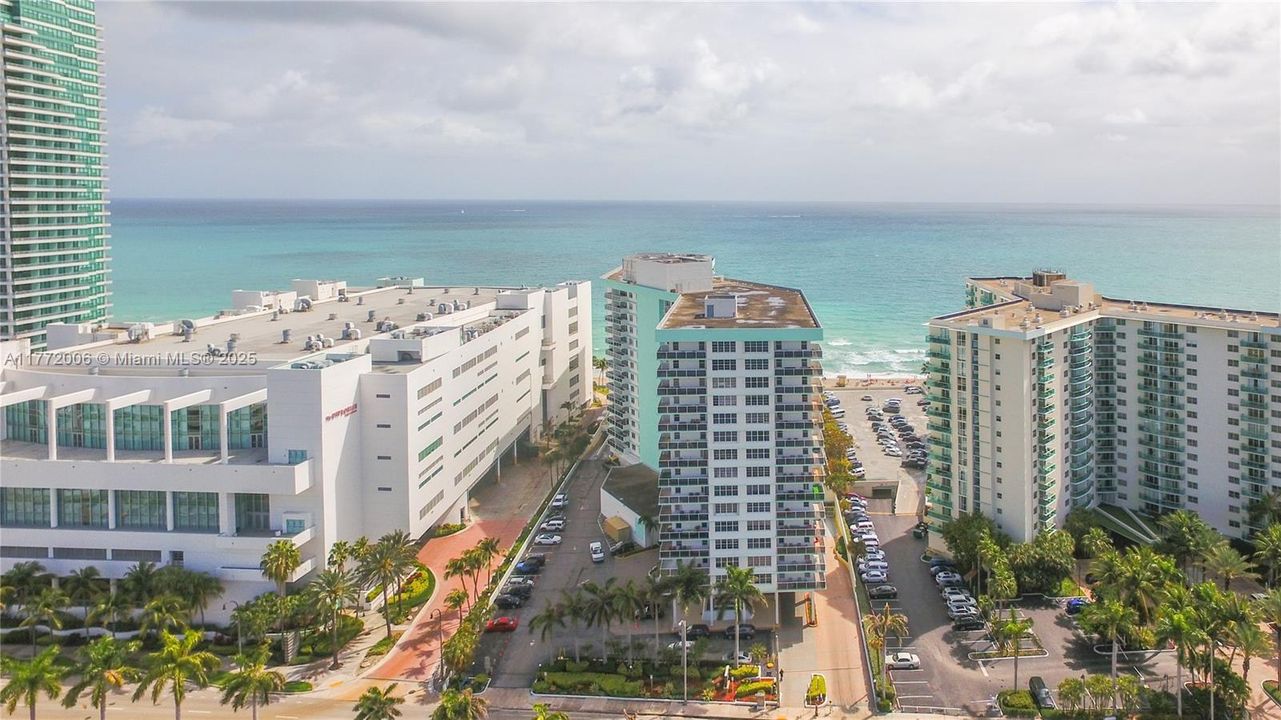 For Sale: $595,900 (2 beds, 2 baths, 1210 Square Feet)