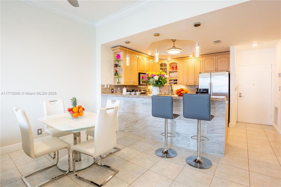 For Sale: $595,900 (2 beds, 2 baths, 1210 Square Feet)