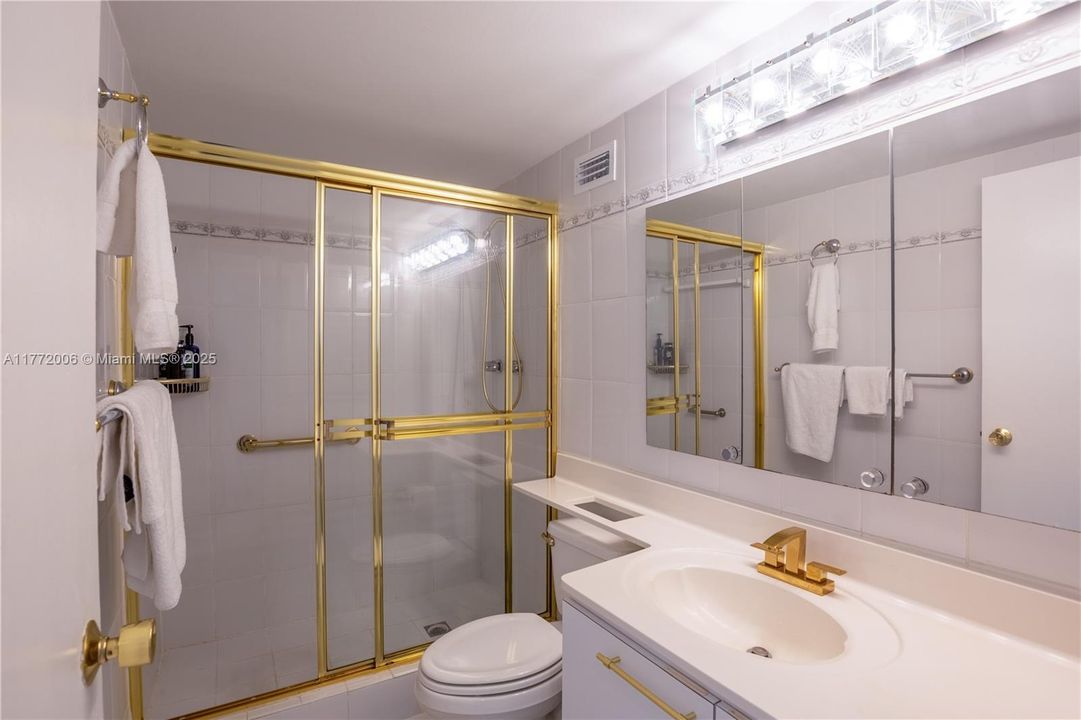 For Sale: $595,900 (2 beds, 2 baths, 1210 Square Feet)