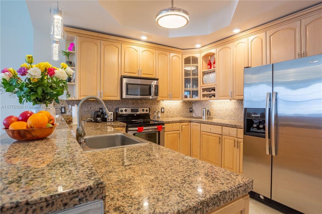 For Sale: $595,900 (2 beds, 2 baths, 1210 Square Feet)