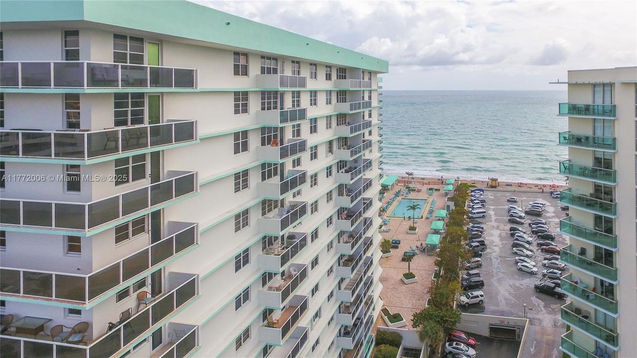 For Sale: $595,900 (2 beds, 2 baths, 1210 Square Feet)