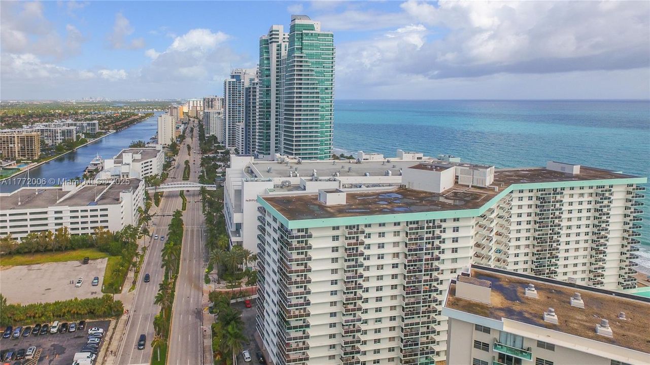 For Sale: $595,900 (2 beds, 2 baths, 1210 Square Feet)