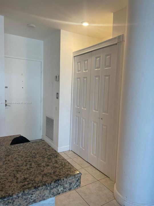 For Sale: $595,900 (2 beds, 2 baths, 1210 Square Feet)