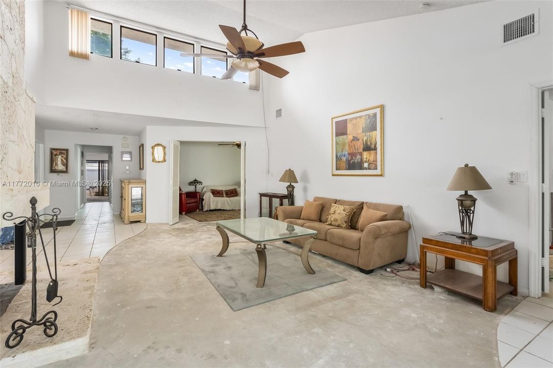 Vendido Recientemente: $639,900 (3 camas, 2 baños, 1976 Pies cuadrados)