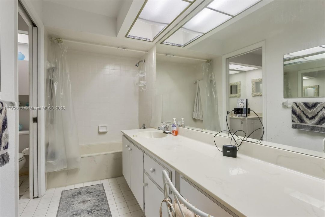 Vendido Recientemente: $639,900 (3 camas, 2 baños, 1976 Pies cuadrados)