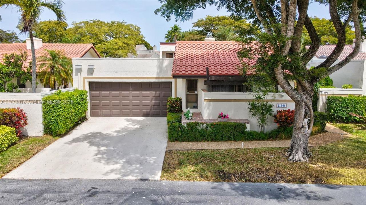 Vendido Recientemente: $639,900 (3 camas, 2 baños, 1976 Pies cuadrados)