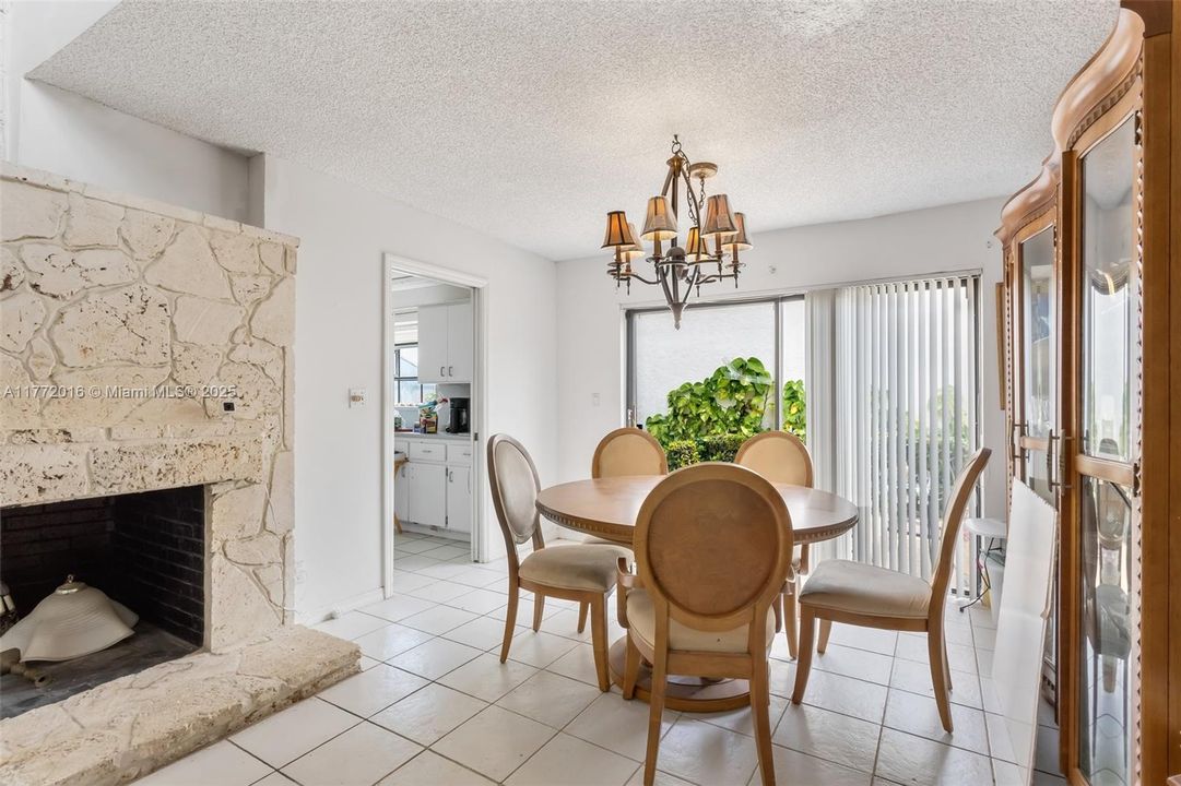 Vendido Recientemente: $639,900 (3 camas, 2 baños, 1976 Pies cuadrados)