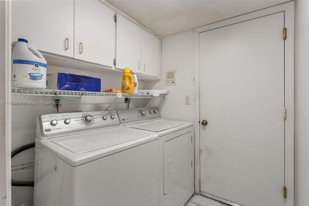 Vendido Recientemente: $639,900 (3 camas, 2 baños, 1976 Pies cuadrados)