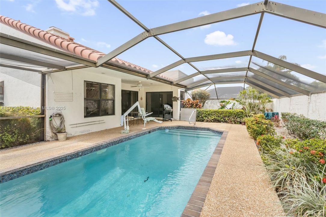 Vendido Recientemente: $639,900 (3 camas, 2 baños, 1976 Pies cuadrados)