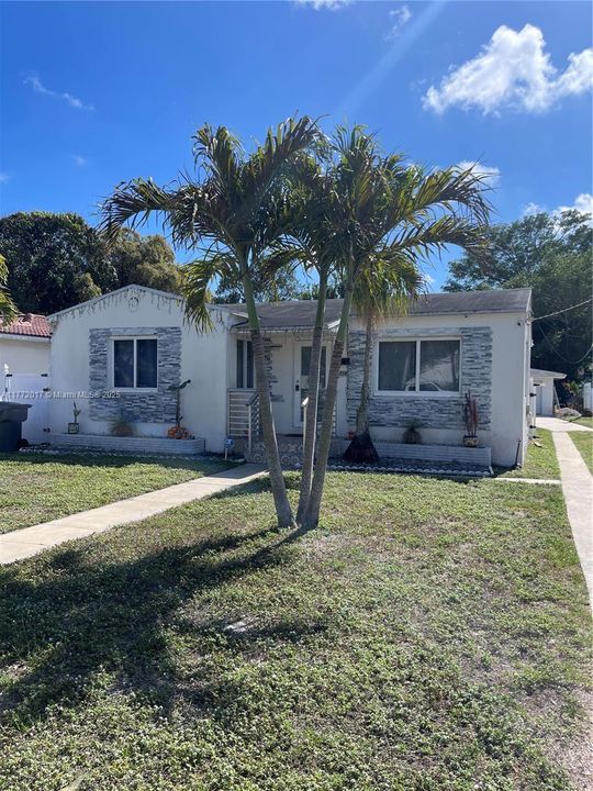 For Sale: $549,000 (2 beds, 2 baths, 925 Square Feet)