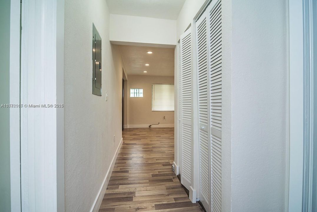 For Sale: $549,000 (2 beds, 2 baths, 925 Square Feet)