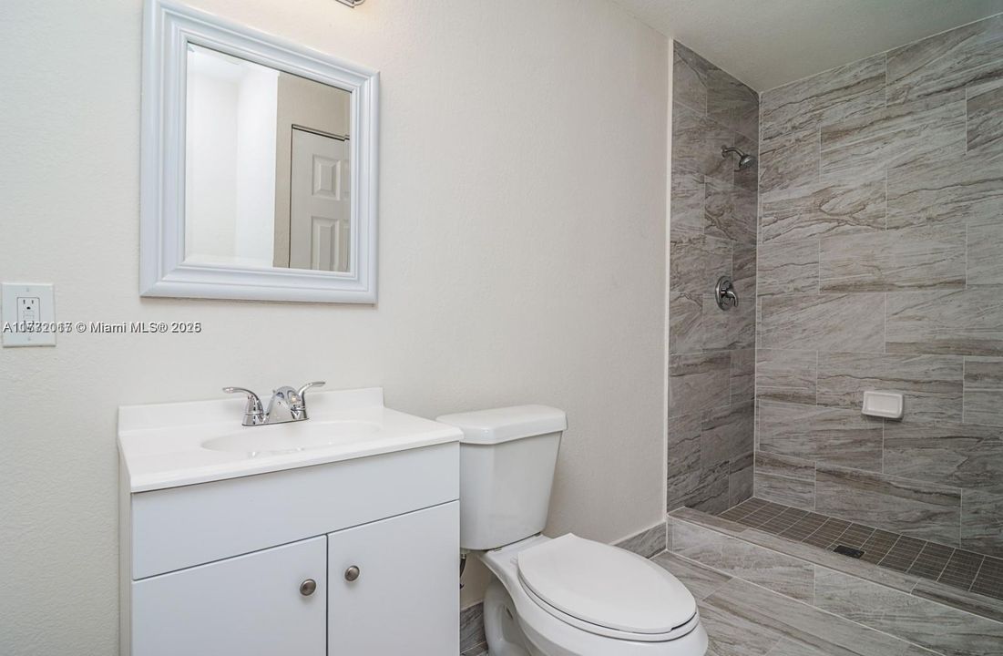 For Sale: $549,000 (2 beds, 2 baths, 925 Square Feet)
