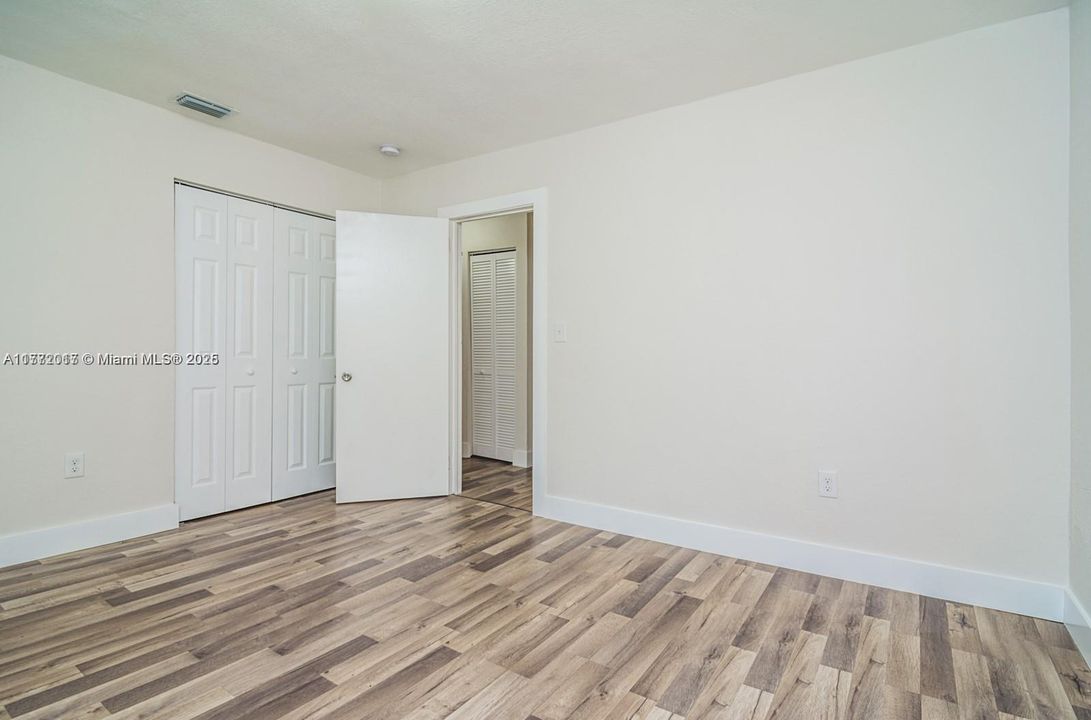 For Sale: $549,000 (2 beds, 2 baths, 925 Square Feet)