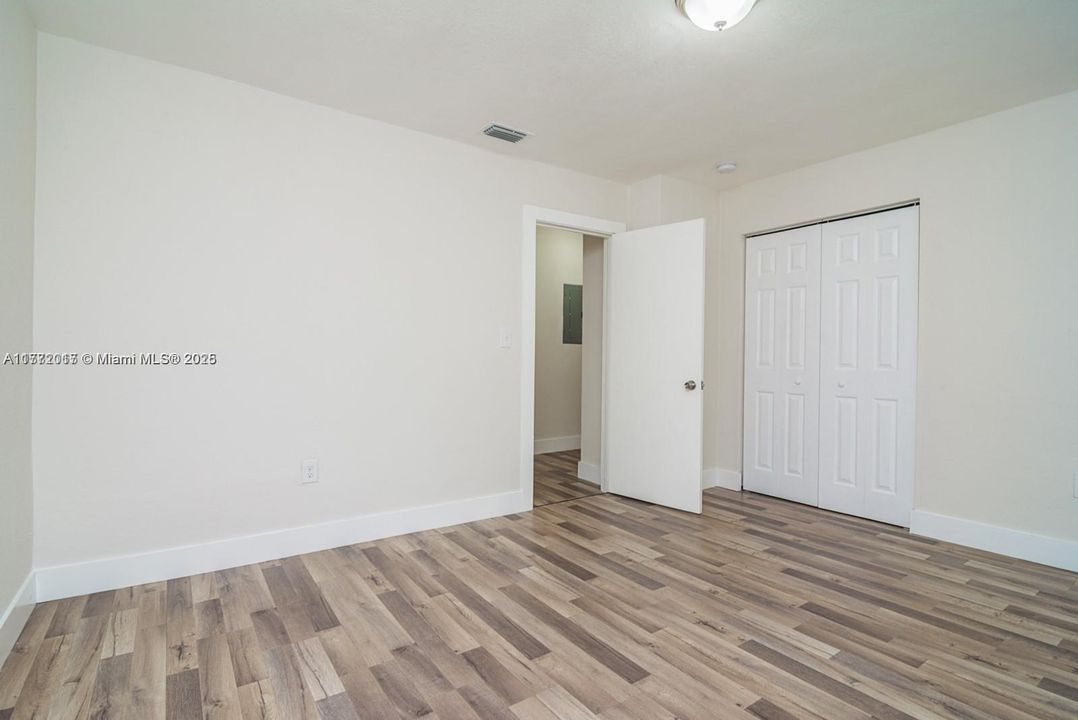 For Sale: $549,000 (2 beds, 2 baths, 925 Square Feet)