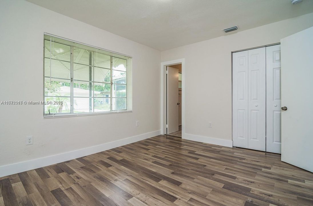 For Sale: $549,000 (2 beds, 2 baths, 925 Square Feet)