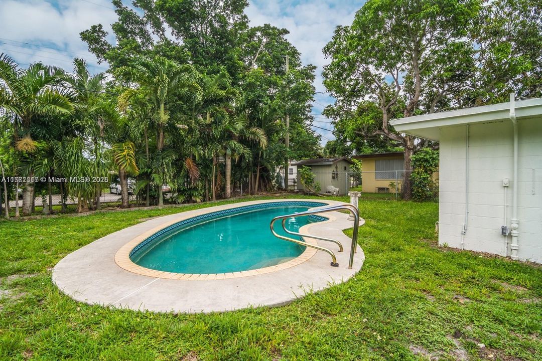 For Sale: $549,000 (2 beds, 2 baths, 925 Square Feet)