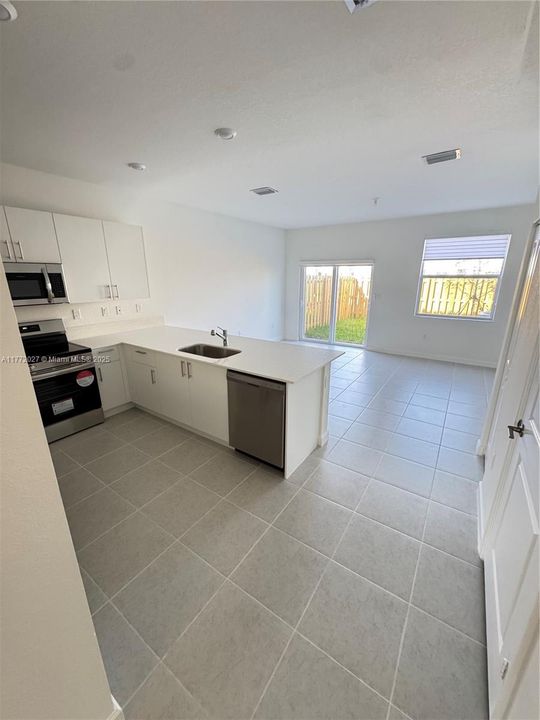 Recently Rented: $2,500 (3 beds, 2 baths, 1545 Square Feet)