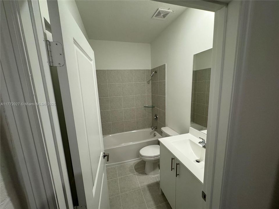 Recently Rented: $2,500 (3 beds, 2 baths, 1545 Square Feet)