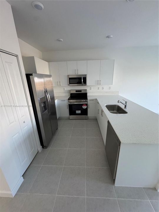 Recently Rented: $2,500 (3 beds, 2 baths, 1545 Square Feet)