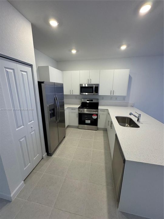 Recently Rented: $2,500 (3 beds, 2 baths, 1545 Square Feet)