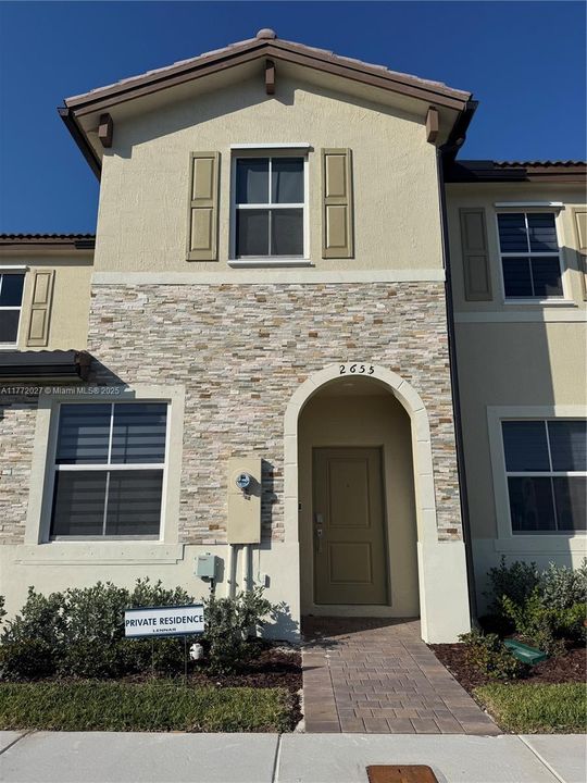 Recently Rented: $2,500 (3 beds, 2 baths, 1545 Square Feet)