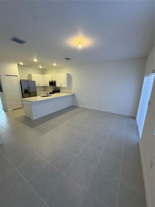 Recently Rented: $2,500 (3 beds, 2 baths, 1545 Square Feet)