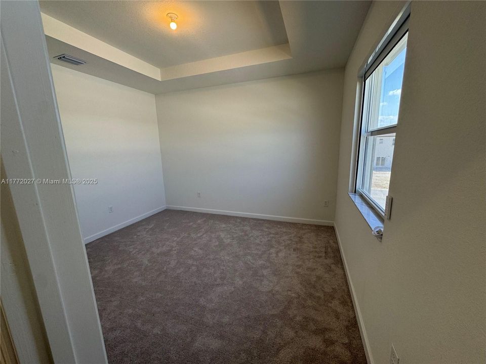 Recently Rented: $2,500 (3 beds, 2 baths, 1545 Square Feet)