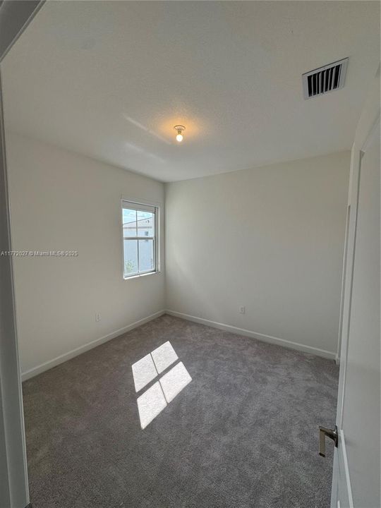 Recently Rented: $2,500 (3 beds, 2 baths, 1545 Square Feet)