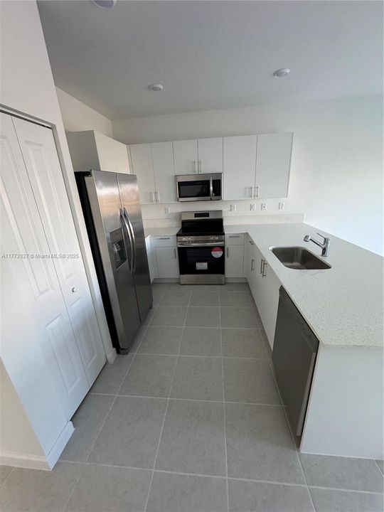 Recently Rented: $2,500 (3 beds, 2 baths, 1545 Square Feet)