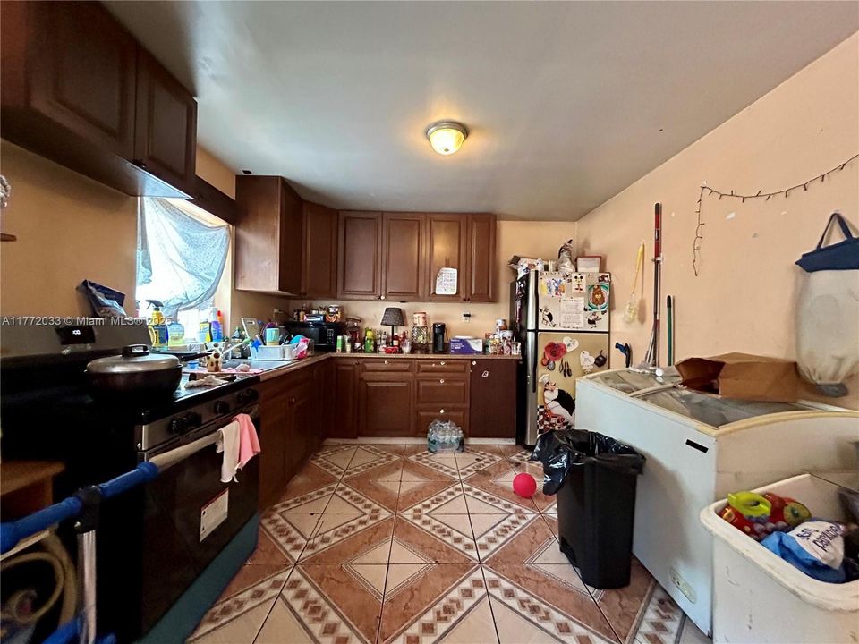 For Sale: $800,000 (0 beds, 0 baths, 2815 Square Feet)