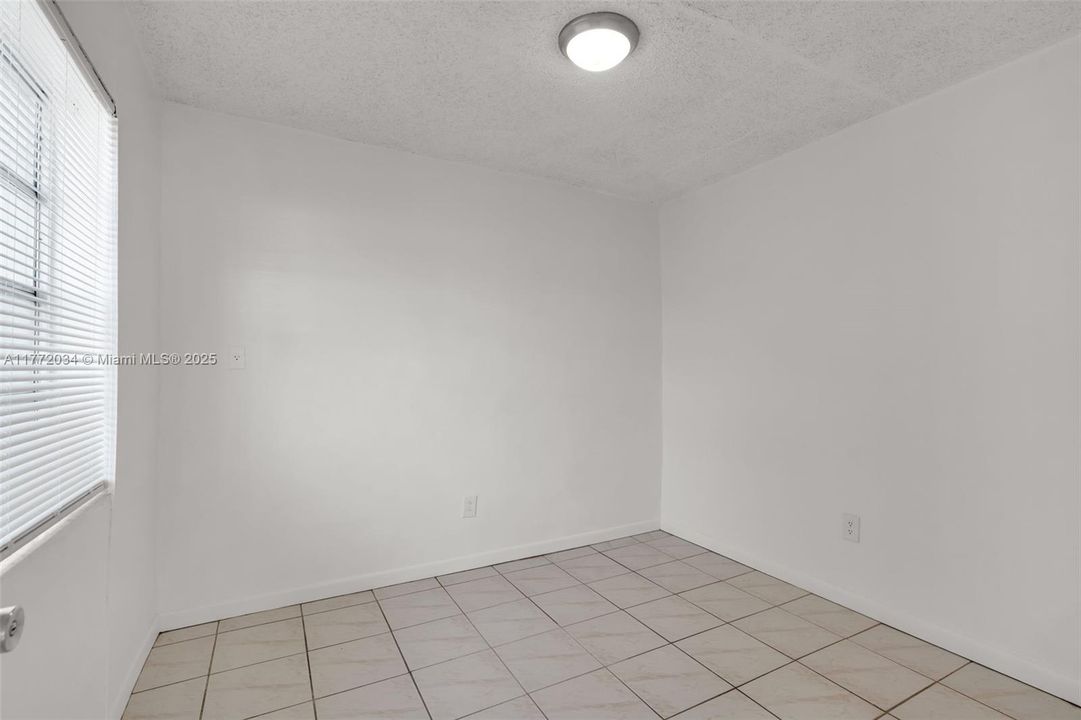 Recently Rented: $3,400 (4 beds, 2 baths, 1540 Square Feet)