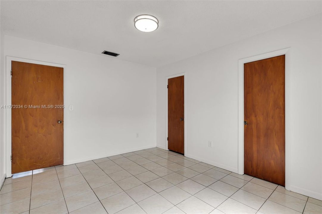 Recently Rented: $3,400 (4 beds, 2 baths, 1540 Square Feet)