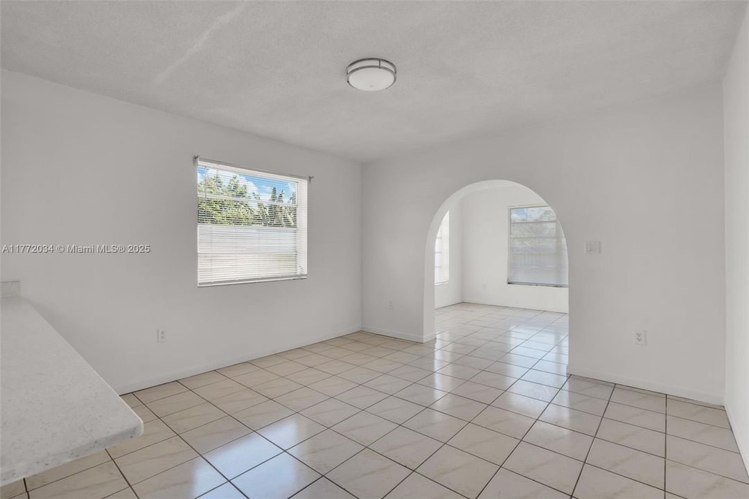 Recently Rented: $3,400 (4 beds, 2 baths, 1540 Square Feet)