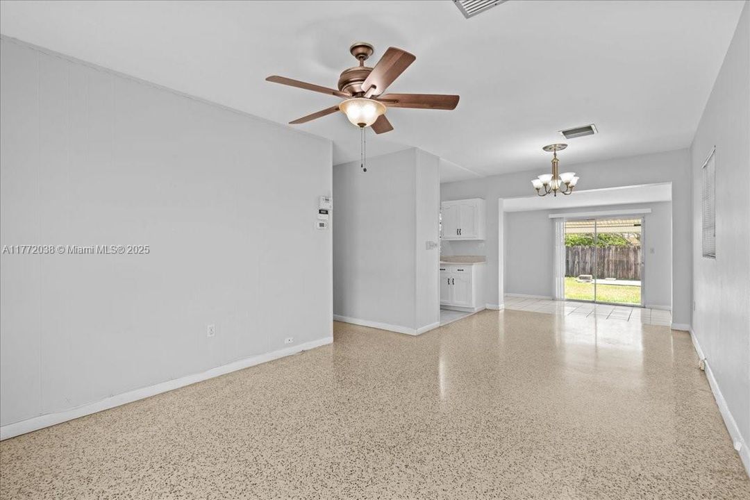 Недавно продано: $449,999 (3 спален, 1 ванн, 1042 Квадратных фут)