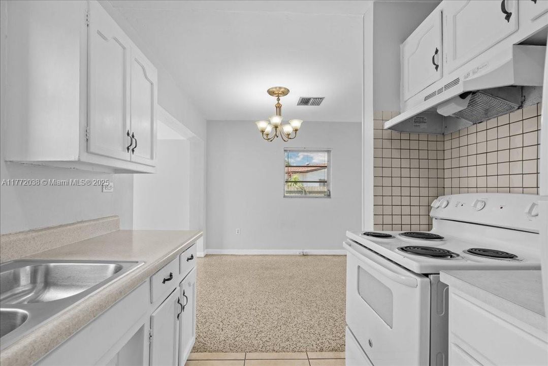 Недавно продано: $449,999 (3 спален, 1 ванн, 1042 Квадратных фут)