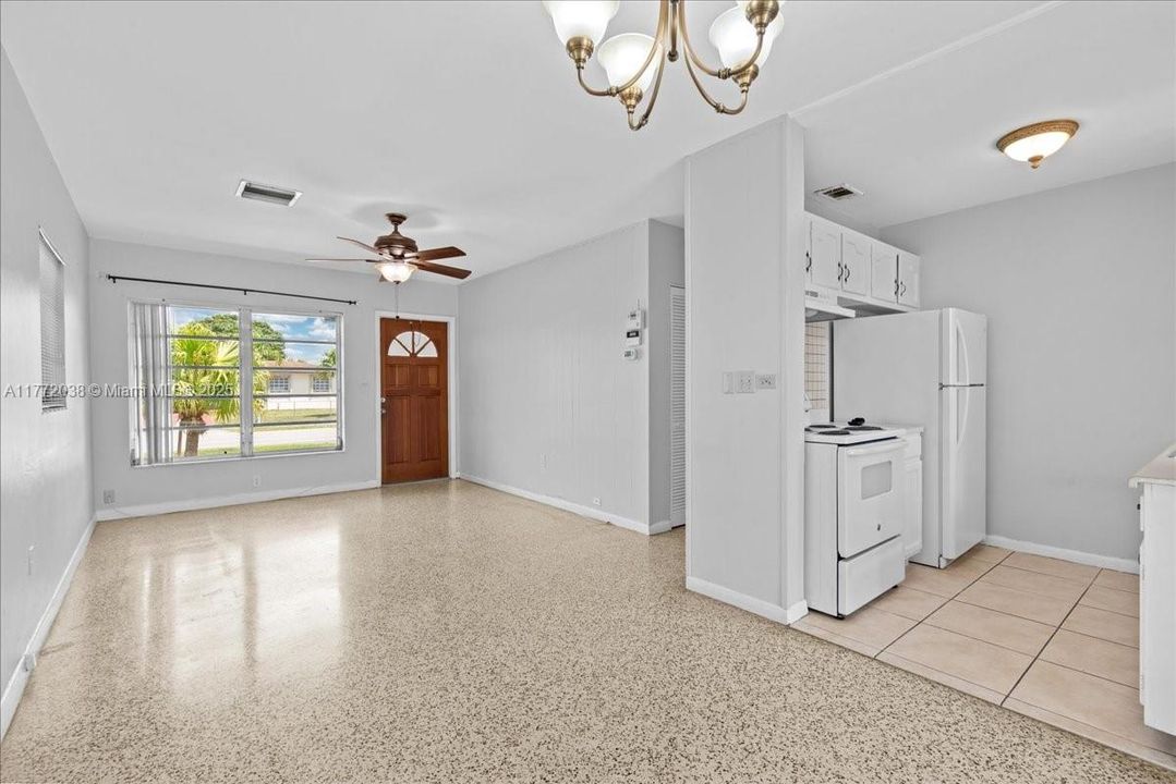 Недавно продано: $449,999 (3 спален, 1 ванн, 1042 Квадратных фут)