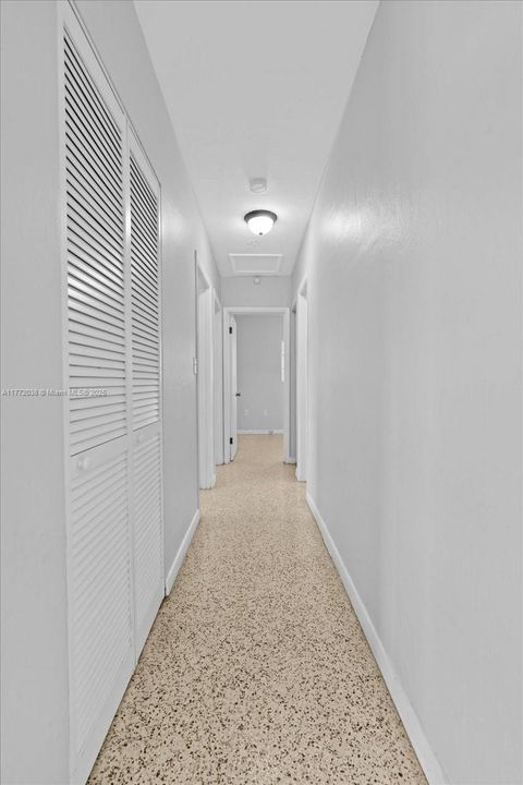 Недавно продано: $449,999 (3 спален, 1 ванн, 1042 Квадратных фут)