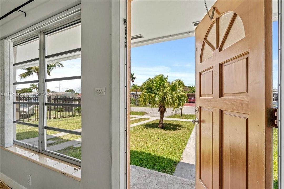 Недавно продано: $449,999 (3 спален, 1 ванн, 1042 Квадратных фут)