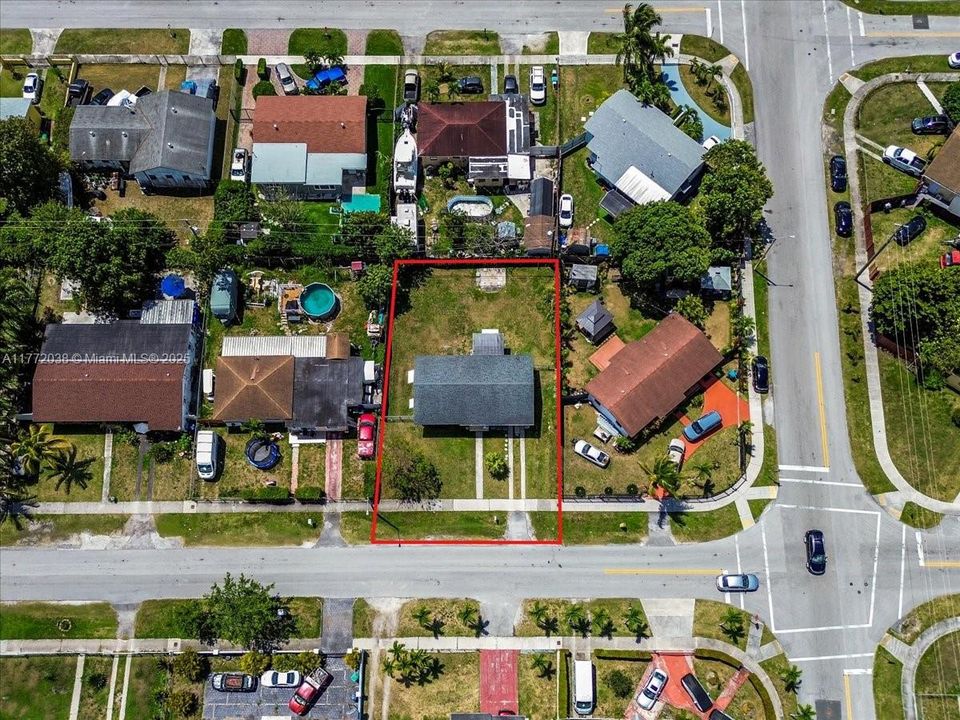 Недавно продано: $449,999 (3 спален, 1 ванн, 1042 Квадратных фут)