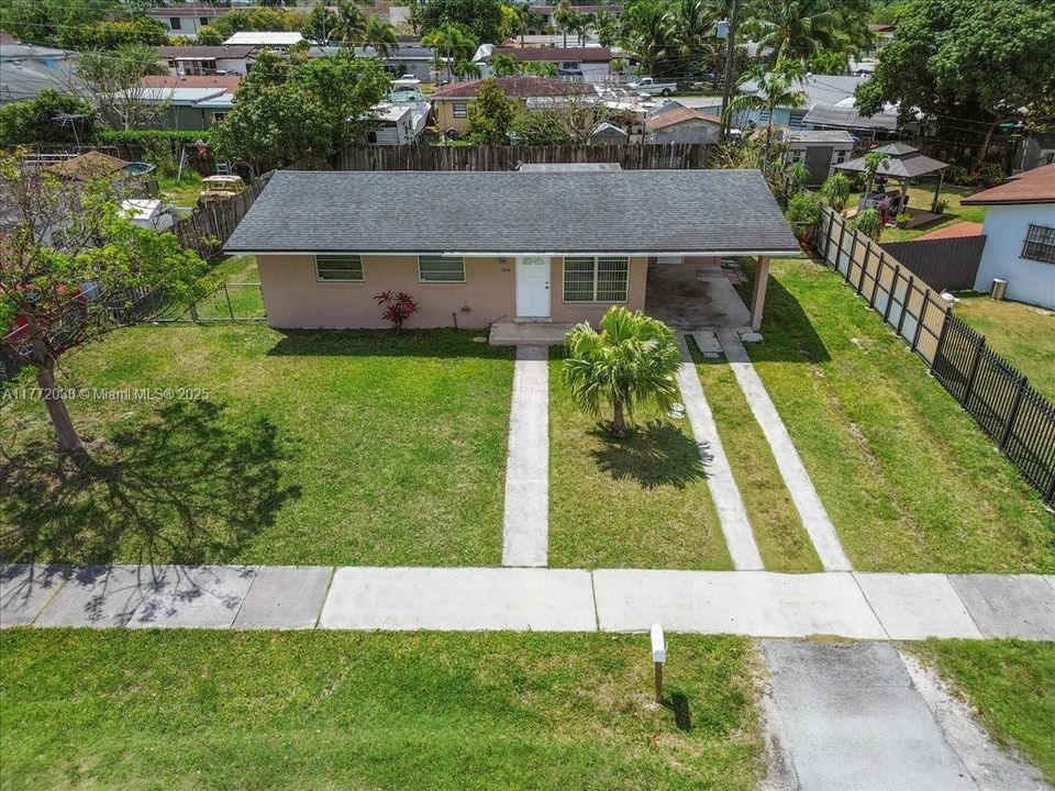 Недавно продано: $449,999 (3 спален, 1 ванн, 1042 Квадратных фут)