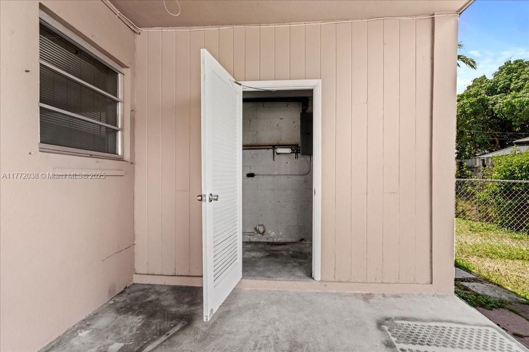 Недавно продано: $449,999 (3 спален, 1 ванн, 1042 Квадратных фут)