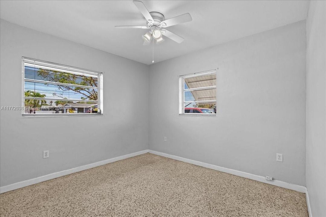 Недавно продано: $449,999 (3 спален, 1 ванн, 1042 Квадратных фут)